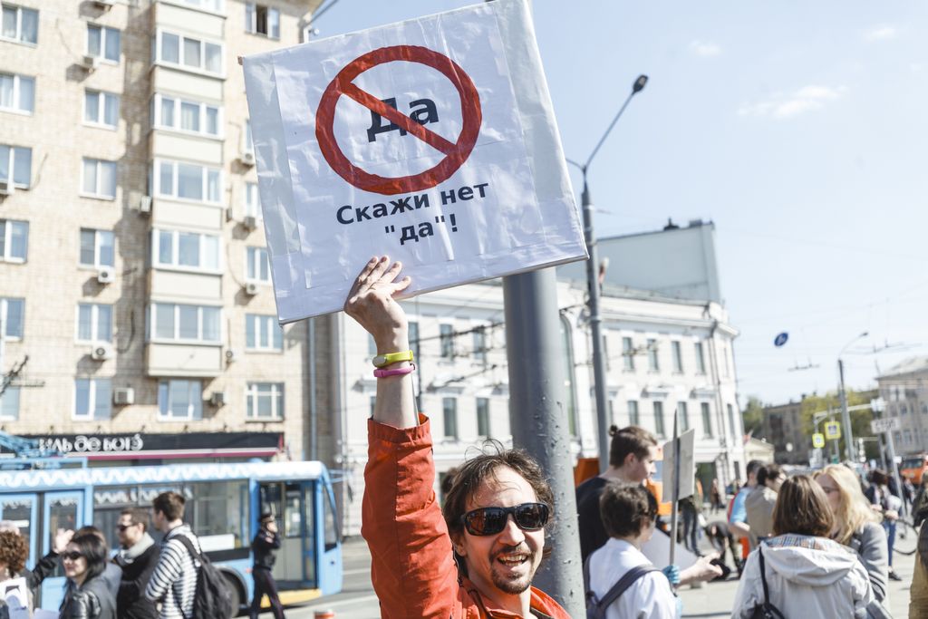 «Вся власть конфетам!» Лозунги и лица Монстрации-2019 в Москве,  — discours.io