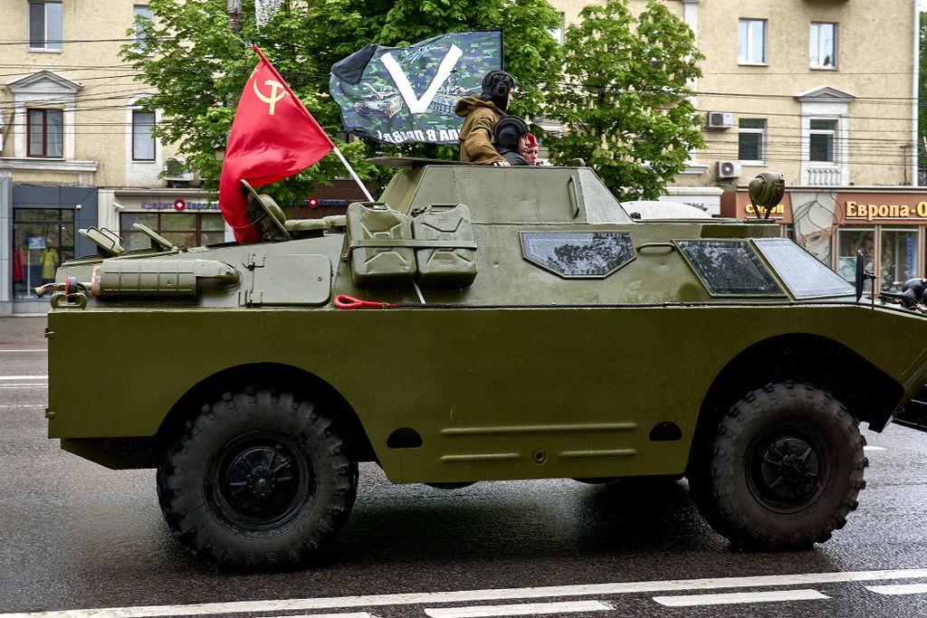 Военные инсталляции, зет-кофейни и автозаки для несогласных: как живут мирные российские города. Фоторепортаж из Воронежа, Винегрет — discours.io