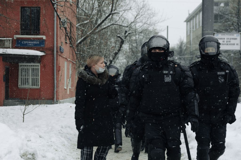 «Силовики захватили город»: как власти подавляют московские протесты,  — discours.io