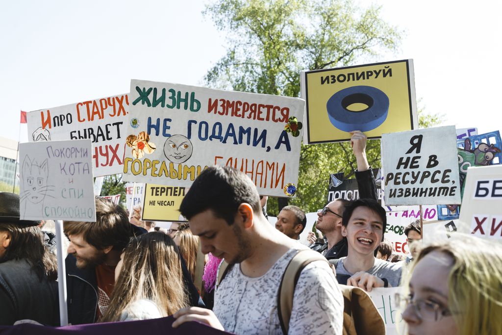 «Вся власть конфетам!» Лозунги и лица Монстрации-2019 в Москве,  — discours.io