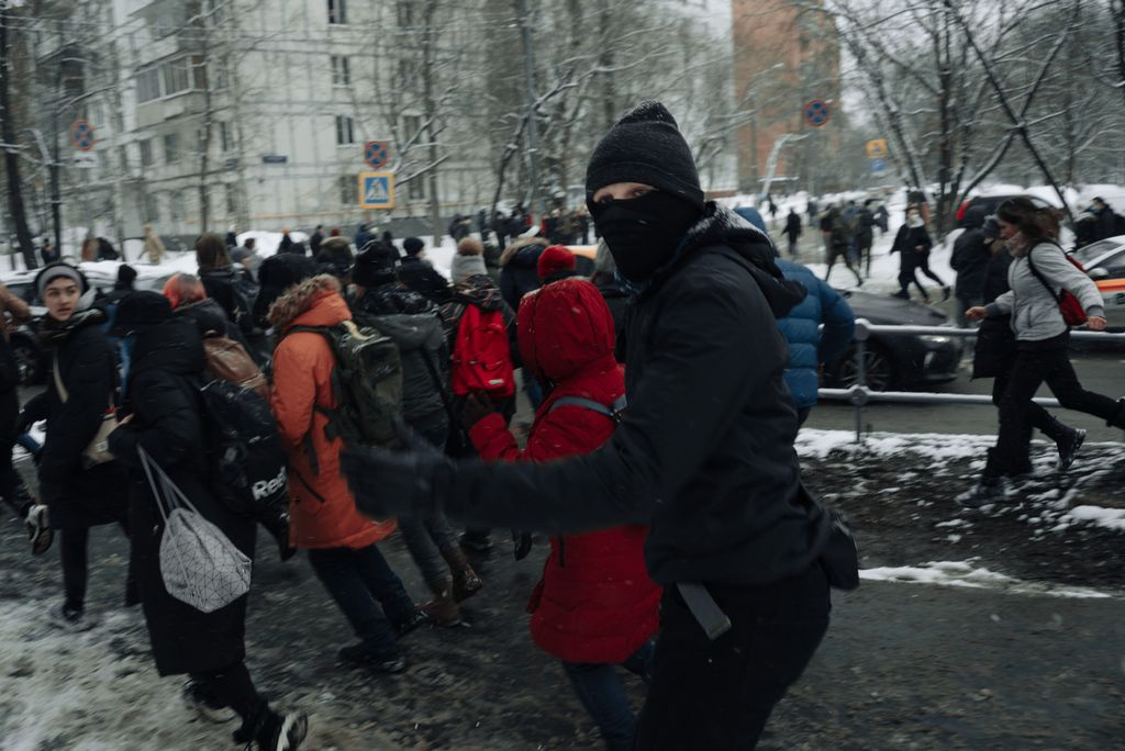«Силовики захватили город»: как власти подавляют московские протесты,  — discours.io