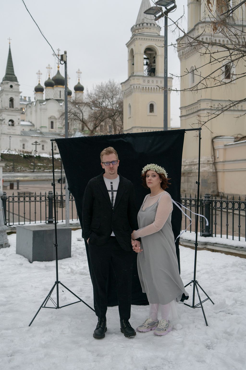«Заберу тебя с собой» — фотопроект о силе любви и разрыве с Россией. Свадебные снимки молодоженов-эмигрантов, Коля и Наташа — discours.io