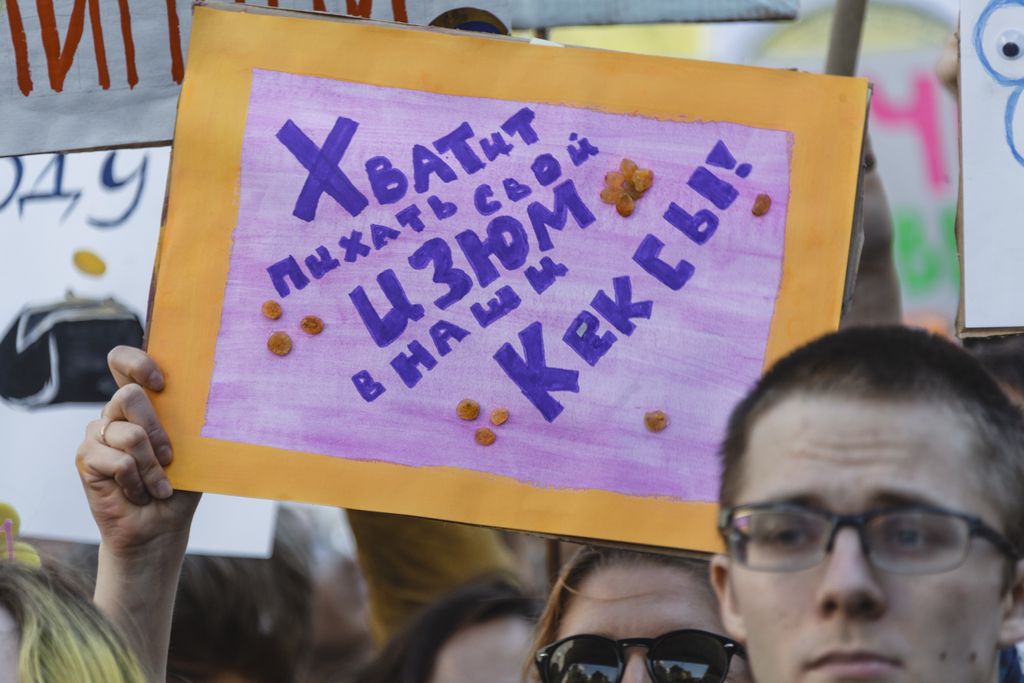 «Вся власть конфетам!» Лозунги и лица Монстрации-2019 в Москве,  — discours.io