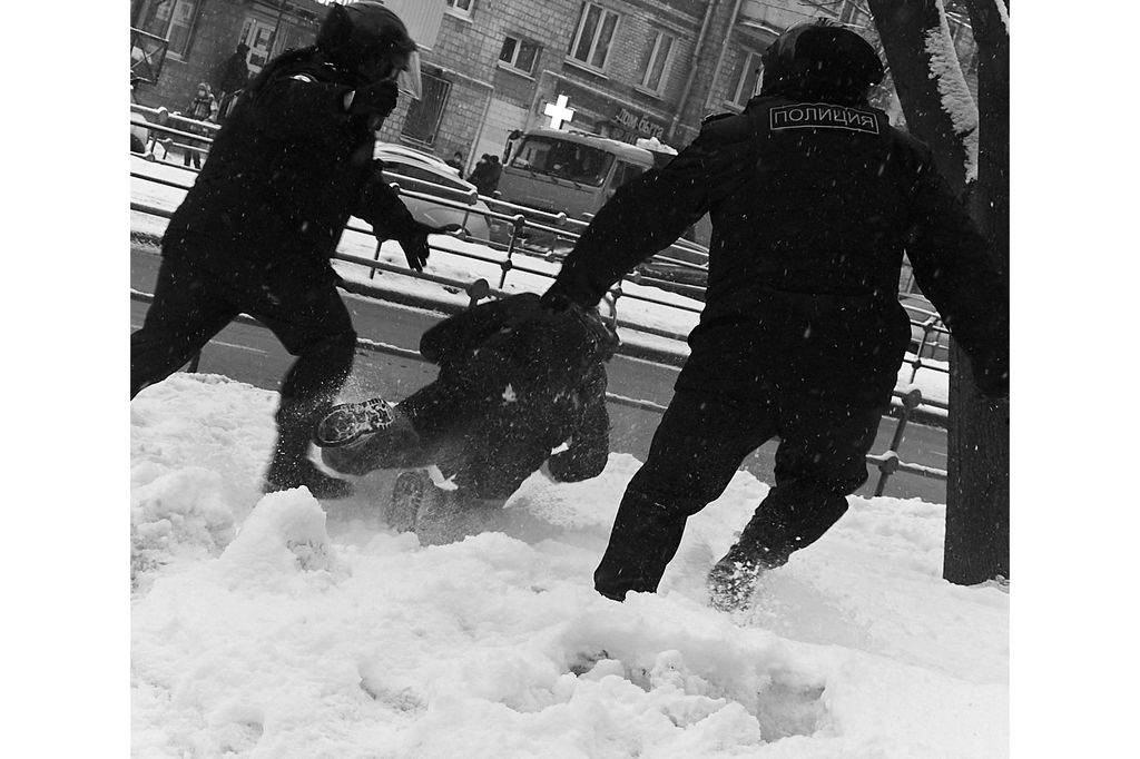 «Силовики захватили город»: как власти подавляют московские протесты,  — discours.io