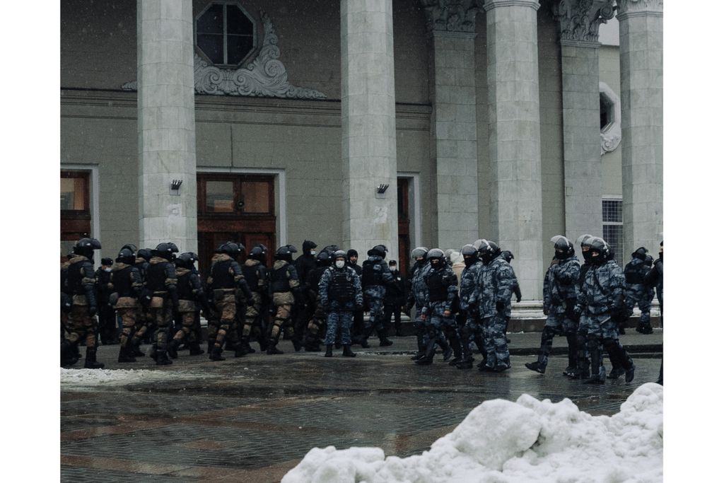 «Силовики захватили город»: как власти подавляют московские протесты,  — discours.io