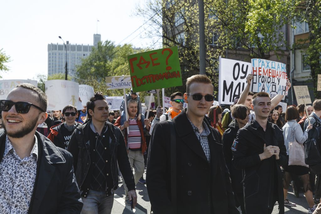«Вся власть конфетам!» Лозунги и лица Монстрации-2019 в Москве,  — discours.io
