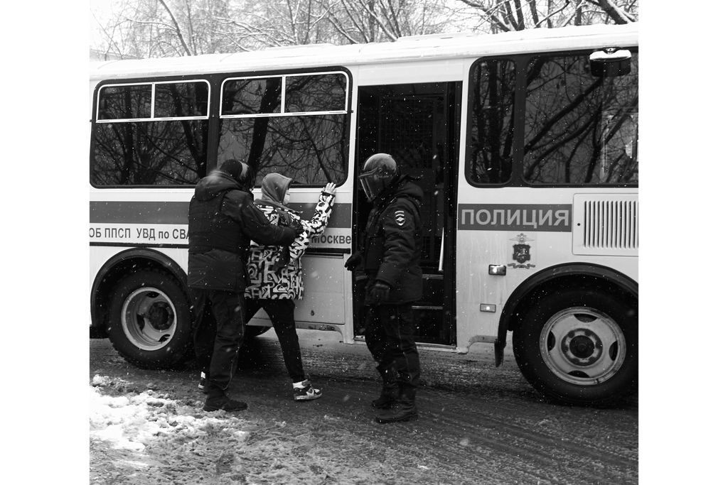 «Силовики захватили город»: как власти подавляют московские протесты,  — discours.io