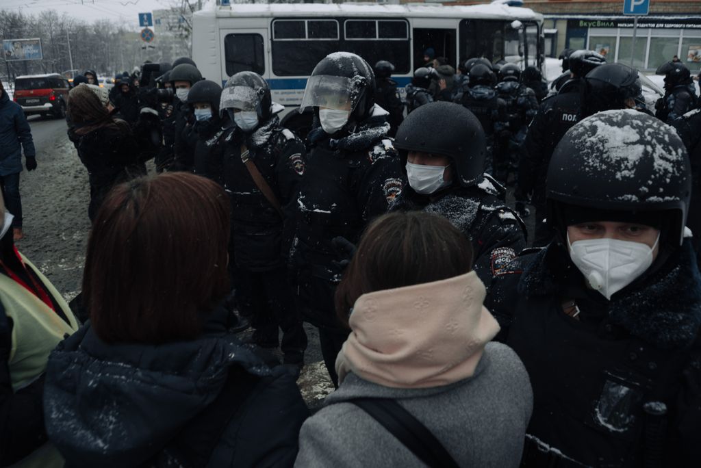 «Силовики захватили город»: как власти подавляют московские протесты,  — discours.io