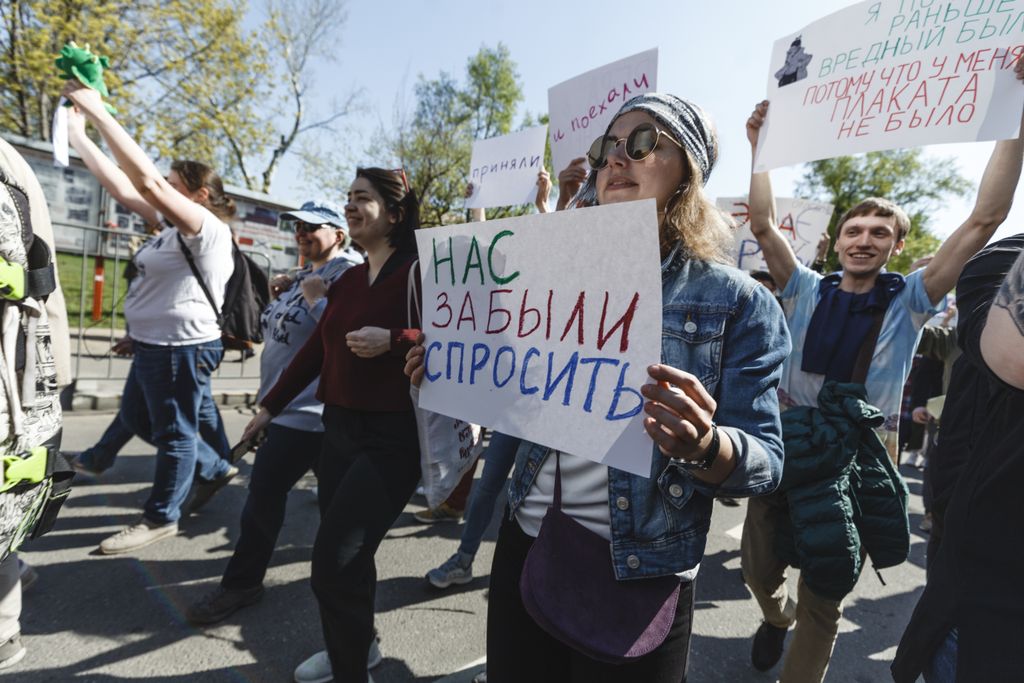 «Вся власть конфетам!» Лозунги и лица Монстрации-2019 в Москве,  — discours.io