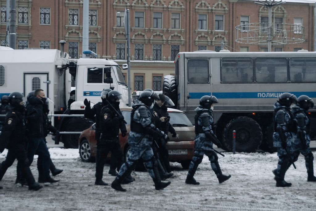 «Силовики захватили город»: как власти подавляют московские протесты,  — discours.io