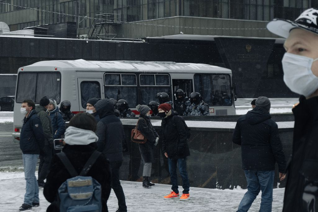 «Силовики захватили город»: как власти подавляют московские протесты,  — discours.io
