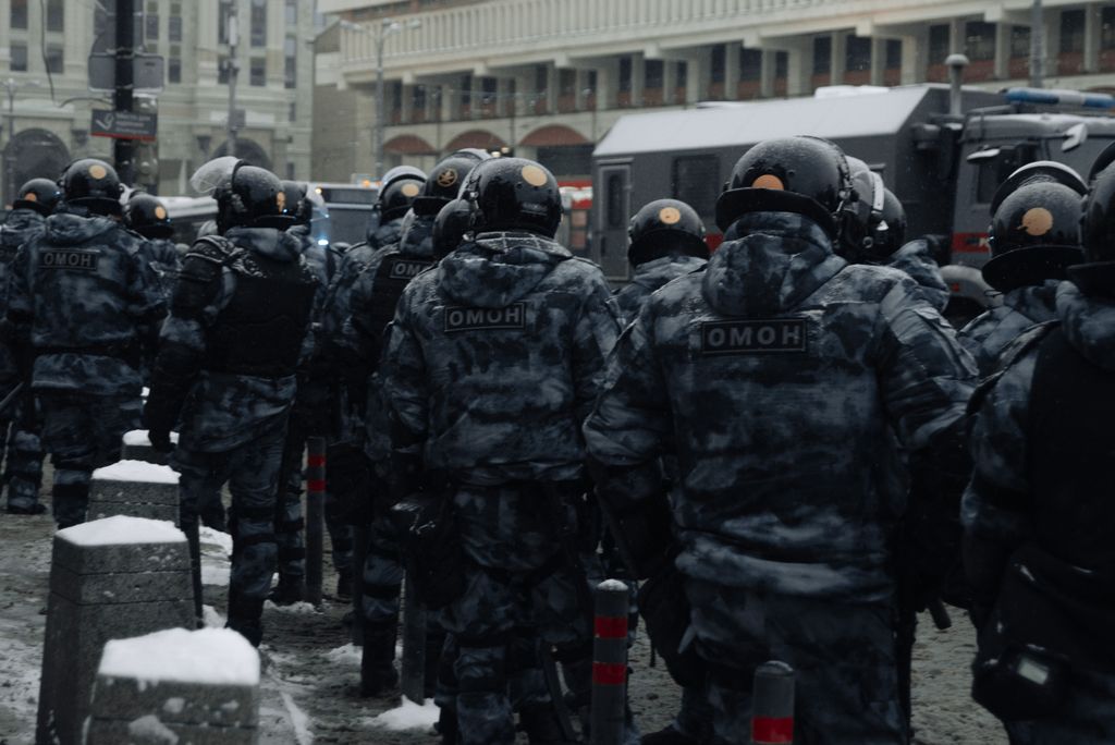 «Силовики захватили город»: как власти подавляют московские протесты,  — discours.io
