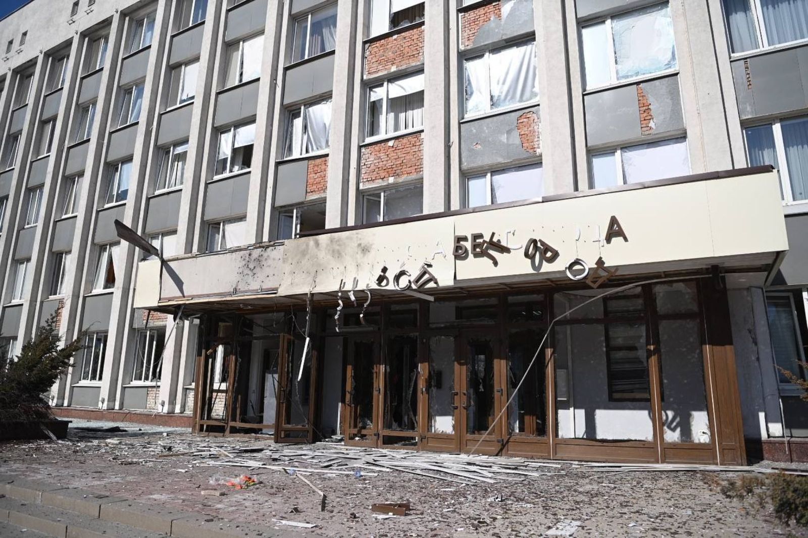 Беспилотник врезался в здание городской администрации в Белгороде. 12 марта / Мэр Белгорода Валентин Демидов