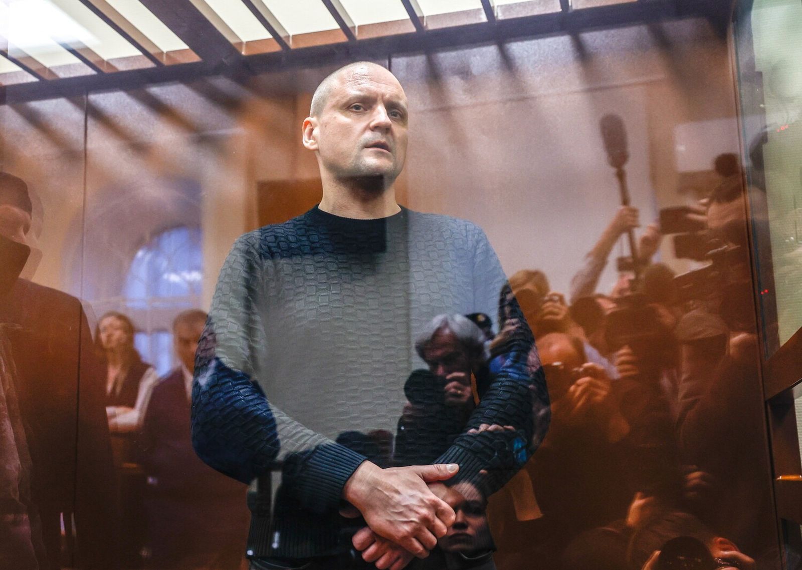Координатор «Левого фронта» Сергей Удальцов, обвиняемый по делу об оправдании терроризма с использованием интернета, во время рассмотрения ходатайства об избрании меры пресечения в виде содержания под стражей в Басманном суде. 12 января / Михаил Сини