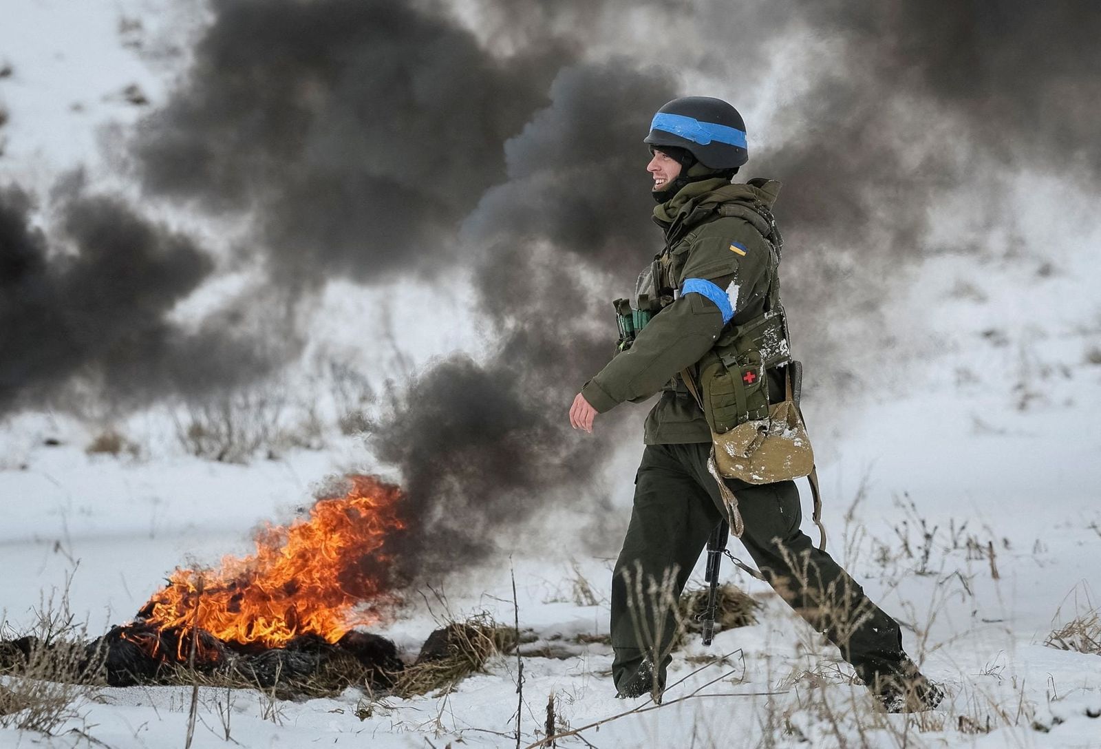 Украинский военнослужащий во время учений по борьбе с диверсиями вблизи границы с Россией в Сумской области. 22 января / Gleb Garanich / Reuters
