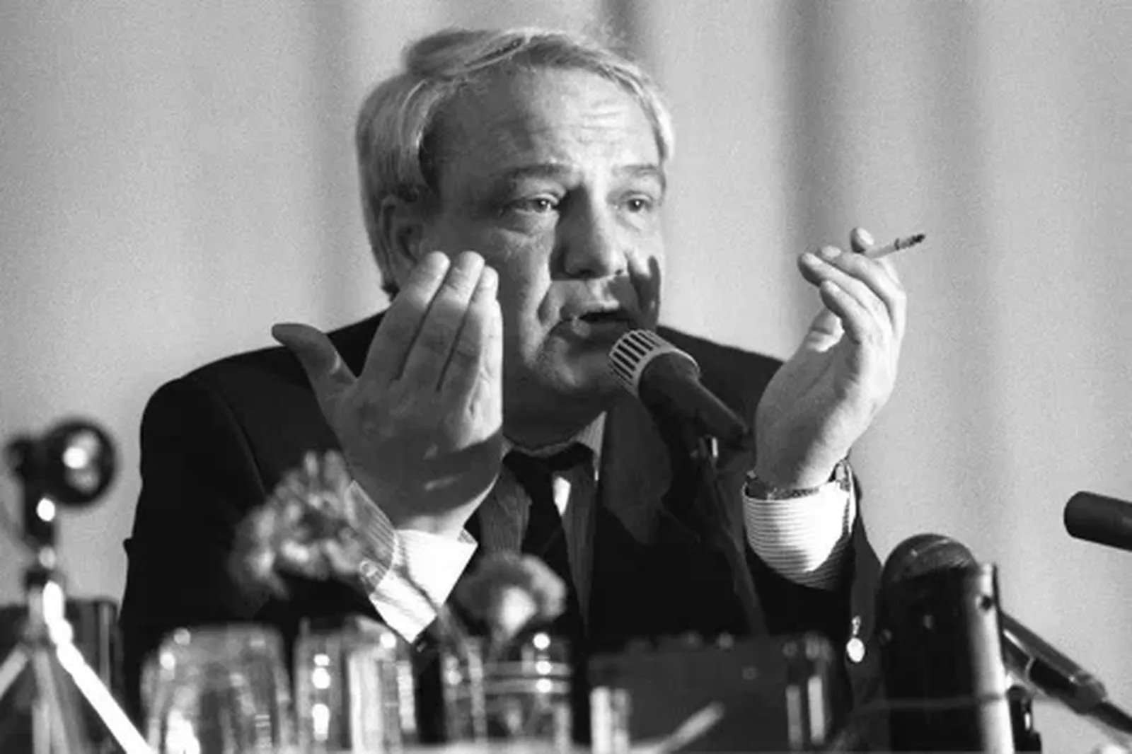 Владимир Буковский во время пресс-конференции, 1991 / Борис Кавашкин, ТАСС Владимир Буковский во время пресс-конференции, 1991 / Борис Кавашкин, ТАСС