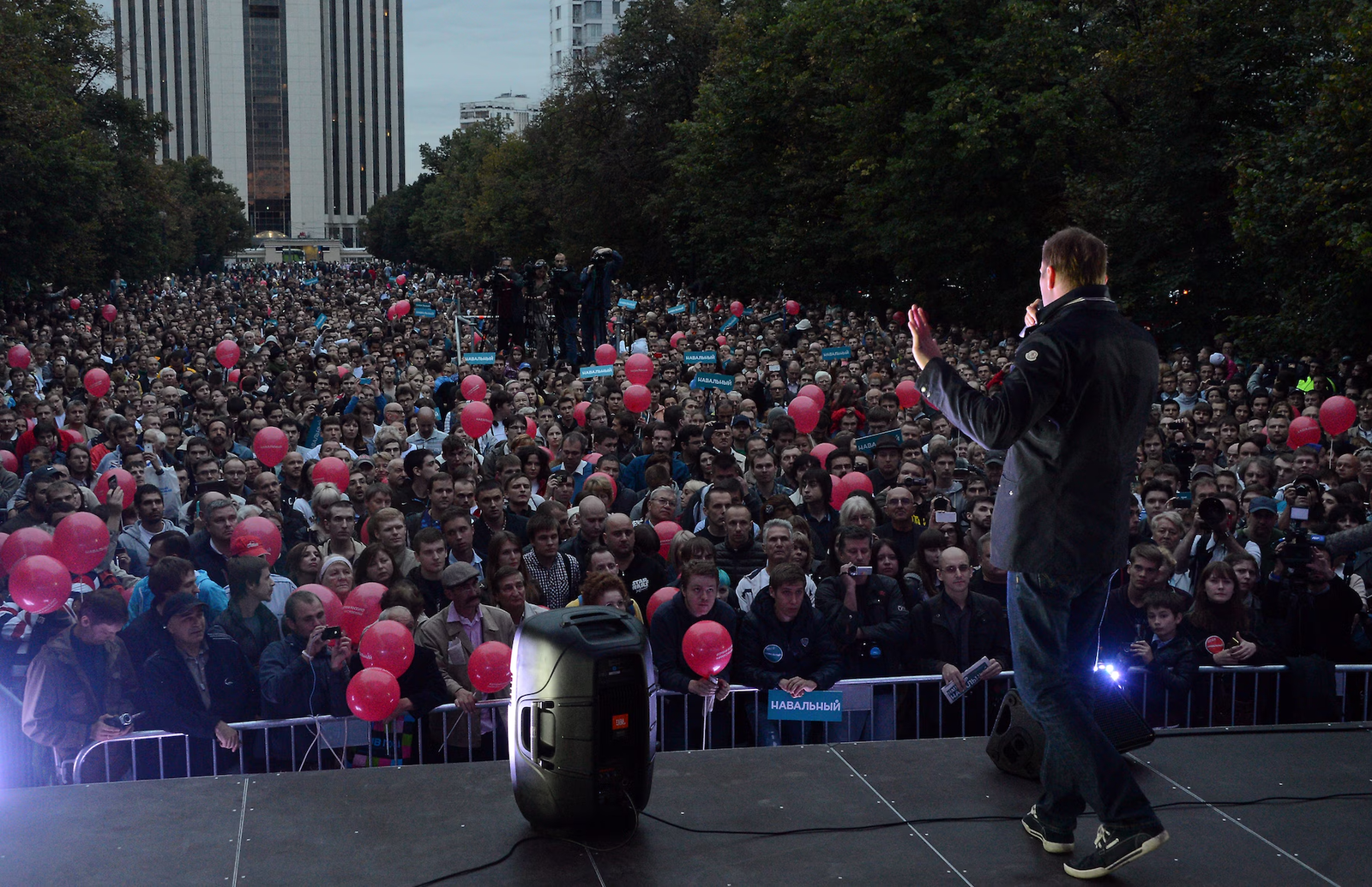 Навальный выступает перед москвичами на митинге накануне выборов мэра Москвы. 25 августа 2013 / Василий Максимов, AFP