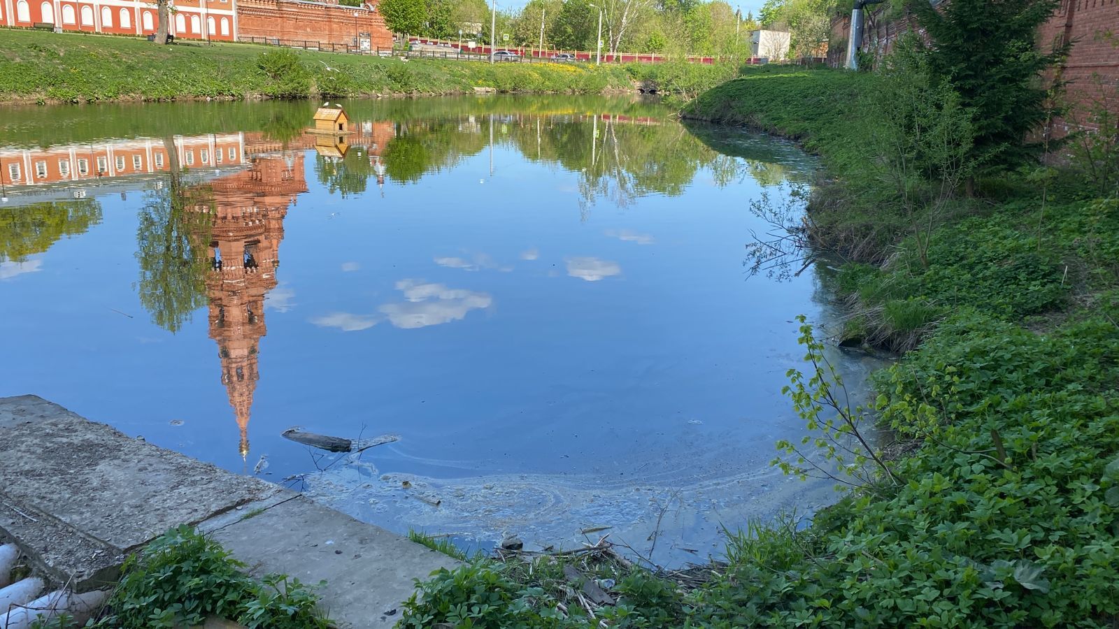 Сергиево-Посадский МУП «Водоканал» спокойно сегодня и на протяжении последних семи лет сливает грязь в прискитской пруд. Сергиево-Посадский МУП «Водоканал» спокойно сегодня и на протяжении последних семи лет сливает грязь в прискитской пруд.