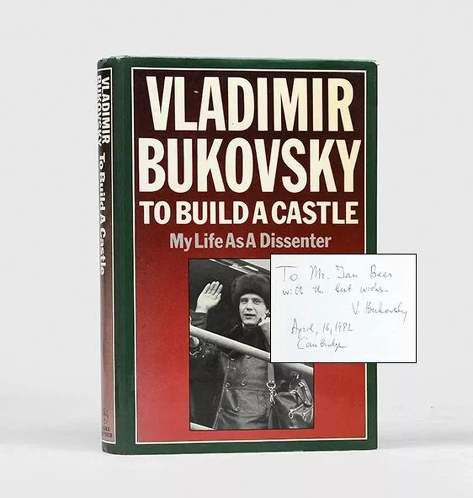 «To build a castle» («Построить замок») — английское название автобиографии Буковского «И возвращается ветер» «To build a castle» («Построить замок») — английское название автобиографии Буковского «И возвращается ветер»