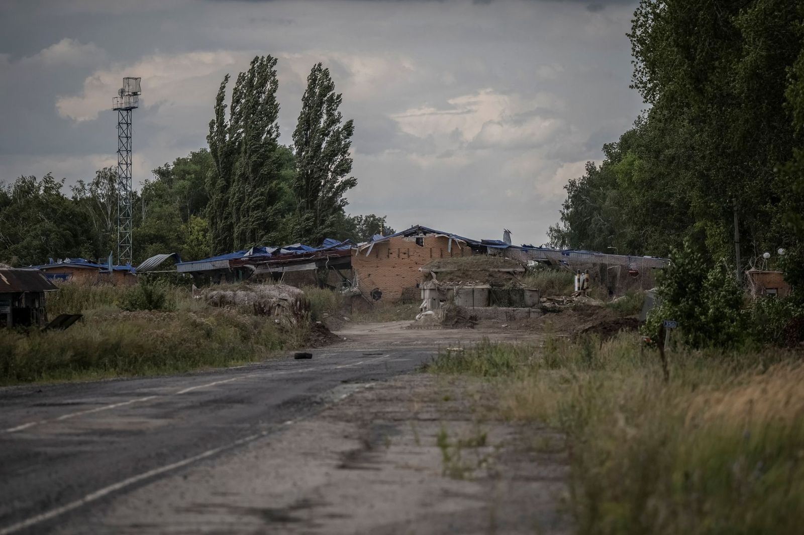 Пограничный переход на границе Украины и России со стороны Сумской области. 11 августа / Viacheslav Ratynskyi / Reuters / Scanpix / LETA