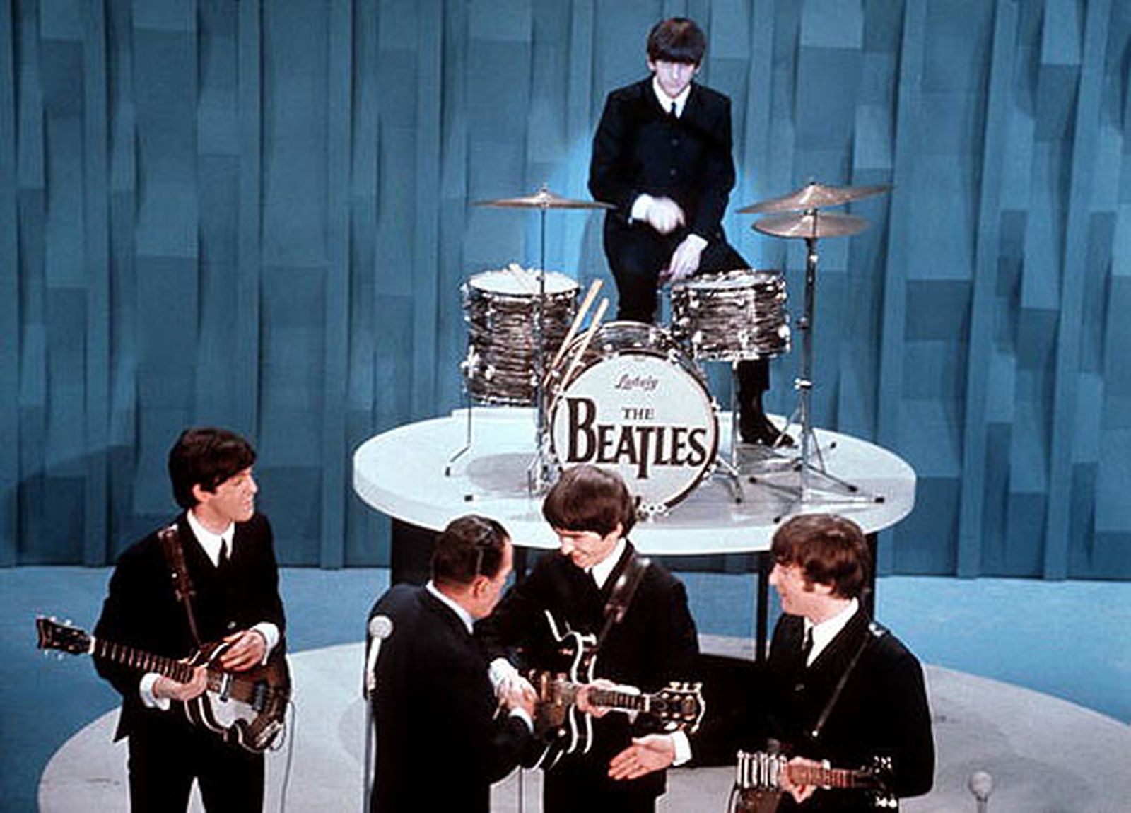 The Beatles во время живого выступления. 1963 год / Фото: Неизвестный автор