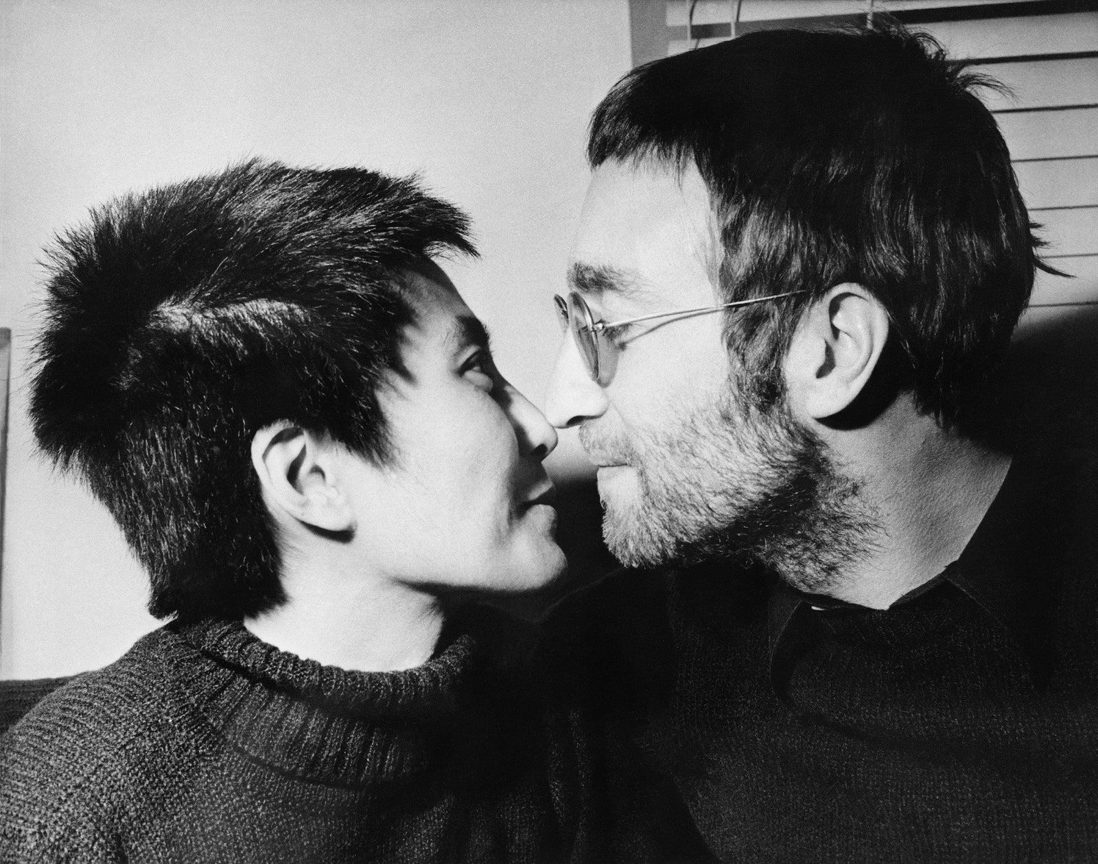 Йоко Оно и Джон Леннон с остриженными волосами в феврале 1970 года / Фото: Неизвестный автор