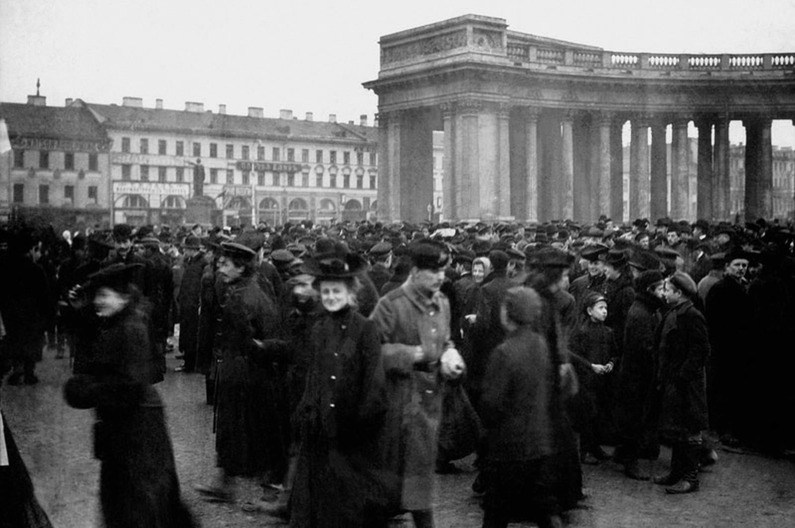 Студенческая демонстрация у Казанского собора в Петербурге, март 1901 / Государственный центральный музей современной истории России