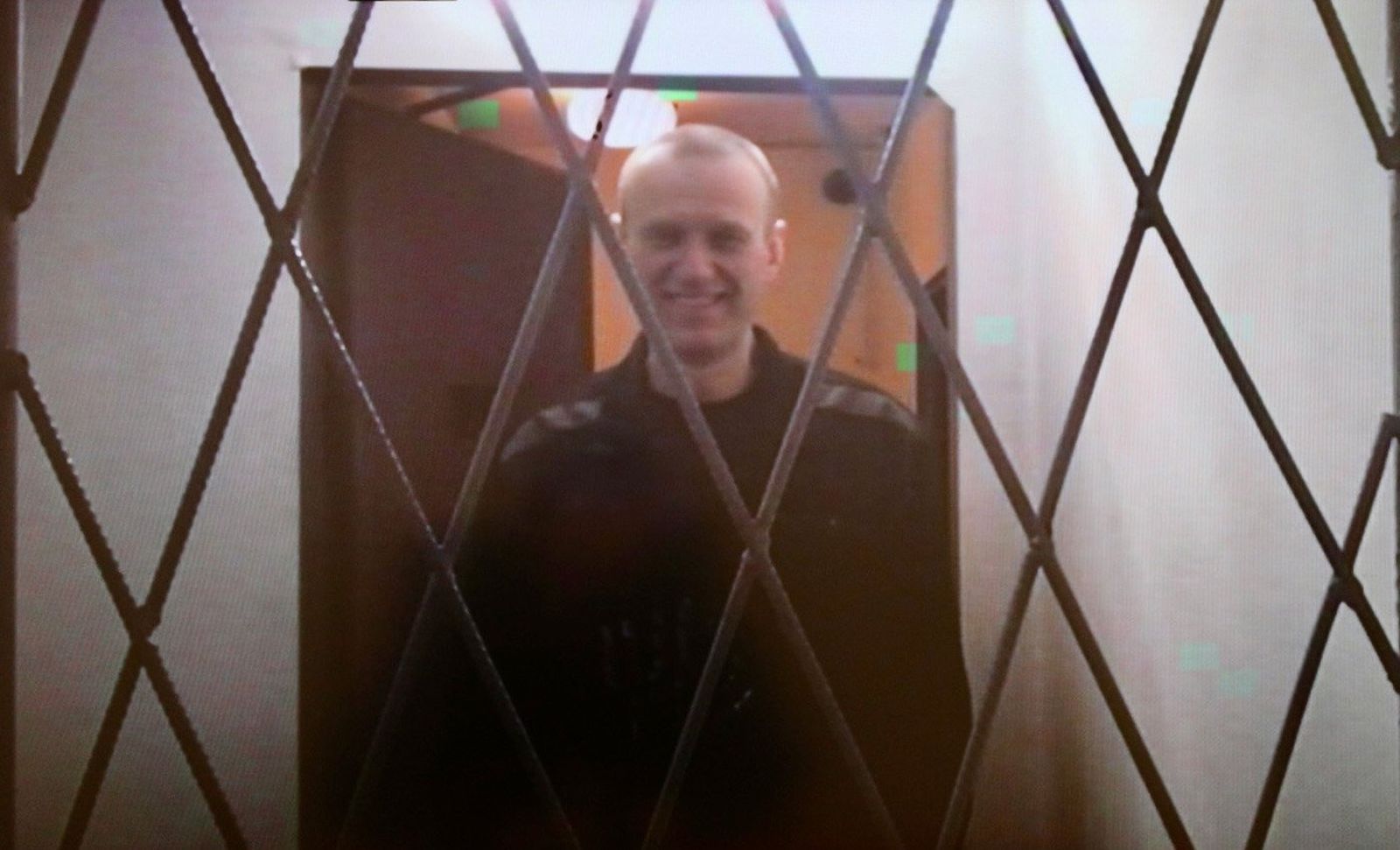 Алексей Навальный выступает по видеосвязи из колонии на Ямале. Это его первое включение из Крайнего Севера с тех пор, как политик пропал в конце 2022 года. Оказалось, что всё это время Навальный следовал этапом в колонию особого режима в поселке Харп