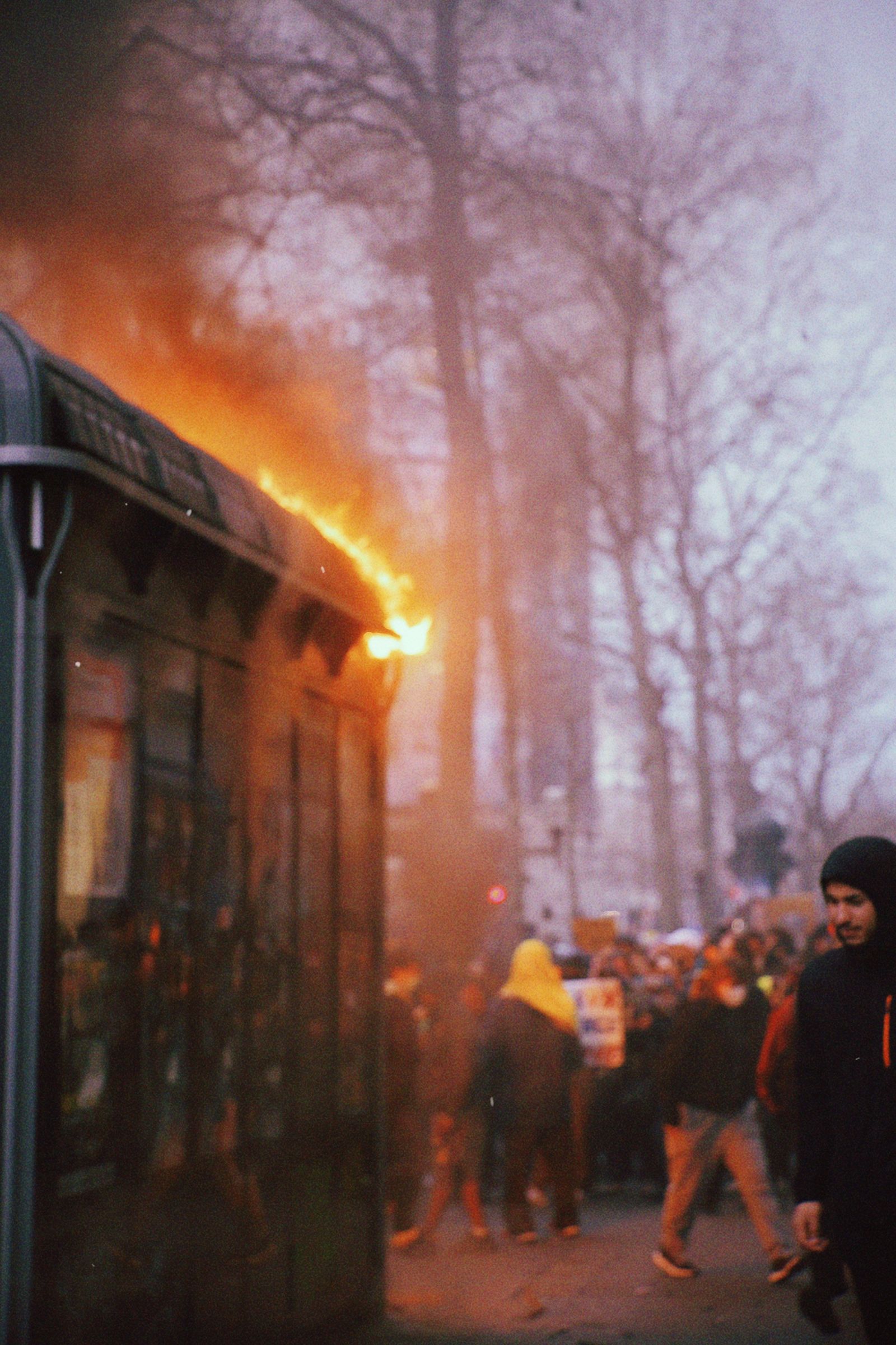 «Мы должны показать Макрону наше недовольство. Танцы закончились!»