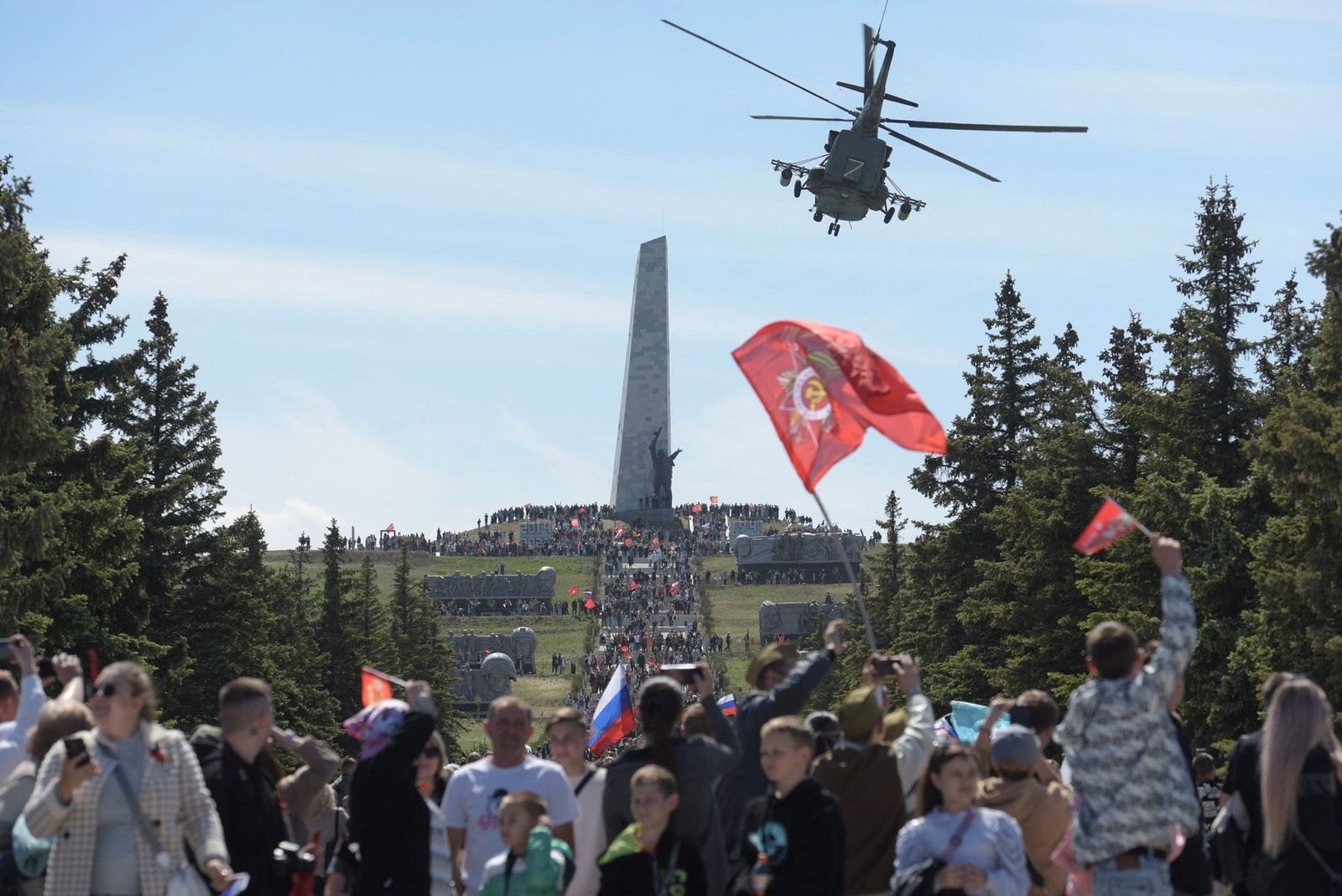 Празднование Дня Победы возле мемориального комплекса Саур-Могила в ДНР. 9 мая / AFP / Scanpix / LETA