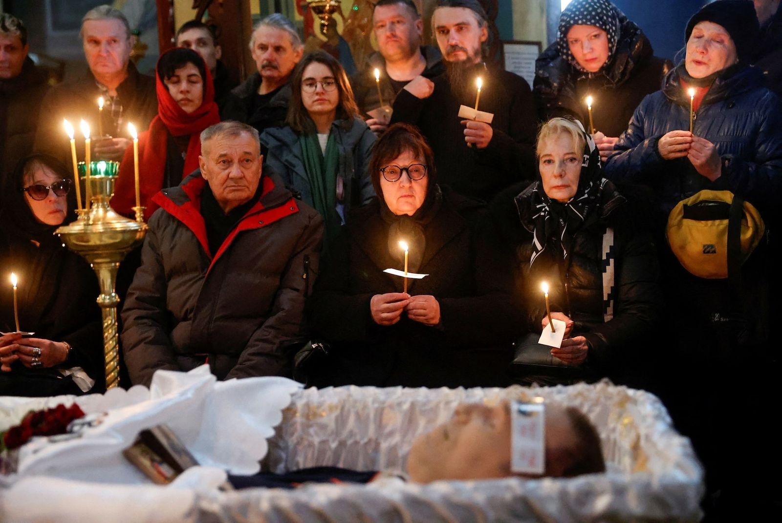 Родные и сторонники прощаются с российским оппозиционным политиком Алексеем Навальным на панихиде в церкви иконы Божией Матери «Утоли моя печали» в Марьино. 1 марта / Stringer / REUTERS