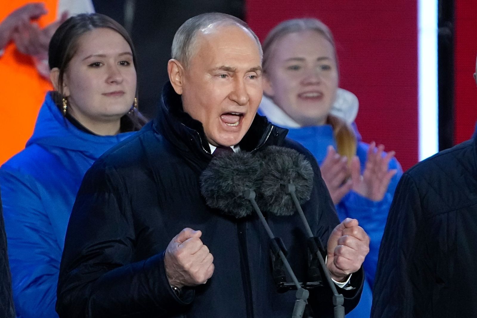 На следующий день после завершения выборов Владимир Путин выступает на Красной площади на «митинг-концерте», формально посвященном 10-й годовщине аннексии Крыма. 18 марта / Alexander Zemlianichenko / AP / Scanpix / LETA