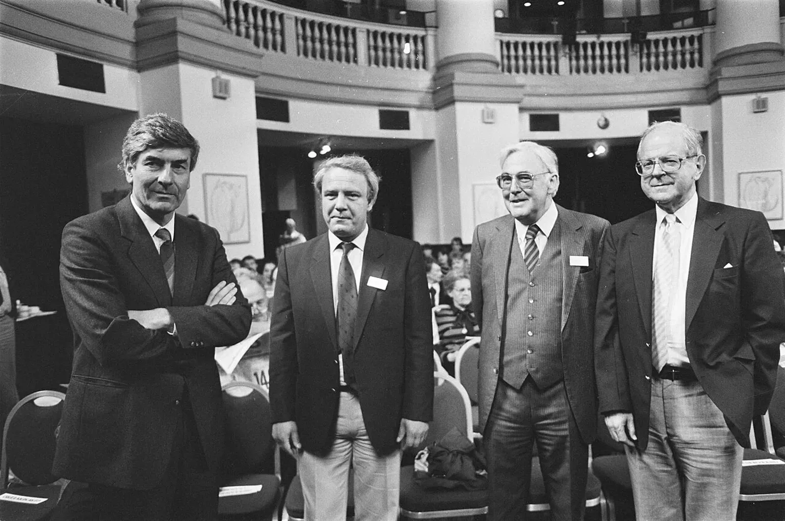 Буковский (второй слева) на Пятом сахаровском конгрессе в Амстердаме в 1987 году / Nationaal Archief, CC0 Буковский (второй слева) на Пятом сахаровском конгрессе в Амстердаме в 1987 году / Nationaal Archief, CC0