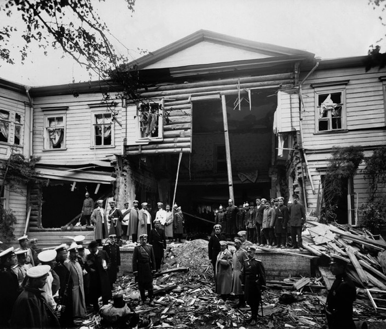 Дача Петра Столыпина после взрыва, Санкт-Петербург, 12 августа 1906 / Центральный государственный архив кинофотофонодокументов Санкт-Петербурга