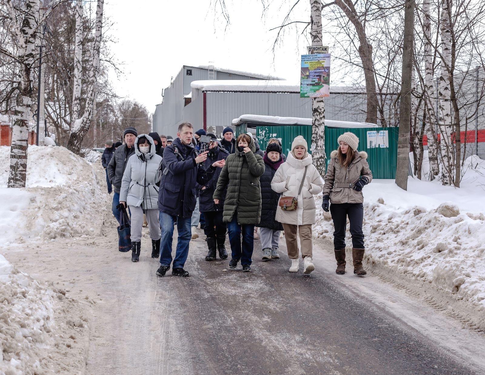 Собрание жителей против незаконной застройки в пойме