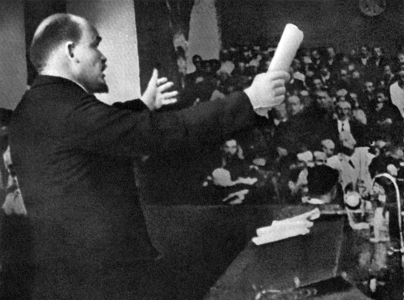 В. И. Ленин выступает с докладом о международном положении на заседании II конгресса Коминтерна. Петроград, 19 июля 1920 года / Неизвестный автор В. И. Ленин выступает с докладом о международном положении на заседании II конгресса Коминтерна. Петроград, 19 июля 1920 года / Неизвестный автор