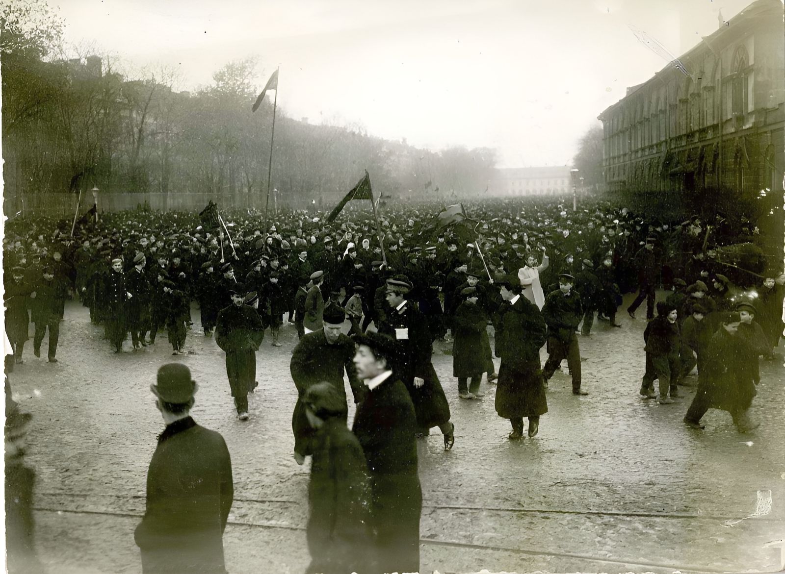 Студенческие протесты 18 октября 1905 г., Санкт-Петербург / Как студенты боролись с произволом властей в эпоху русских революций: от дискуссионных кружков до боевых отрядов — Discours.io