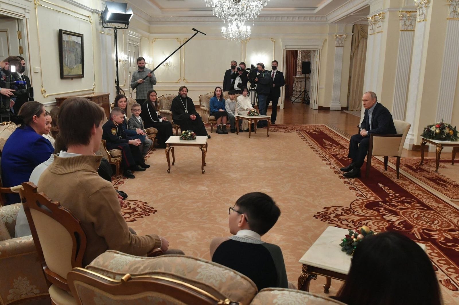 Владимир Путин встречается с родственниками погибших в Украине военных. 6 января / Mikhail Voskresenskiy / AFP