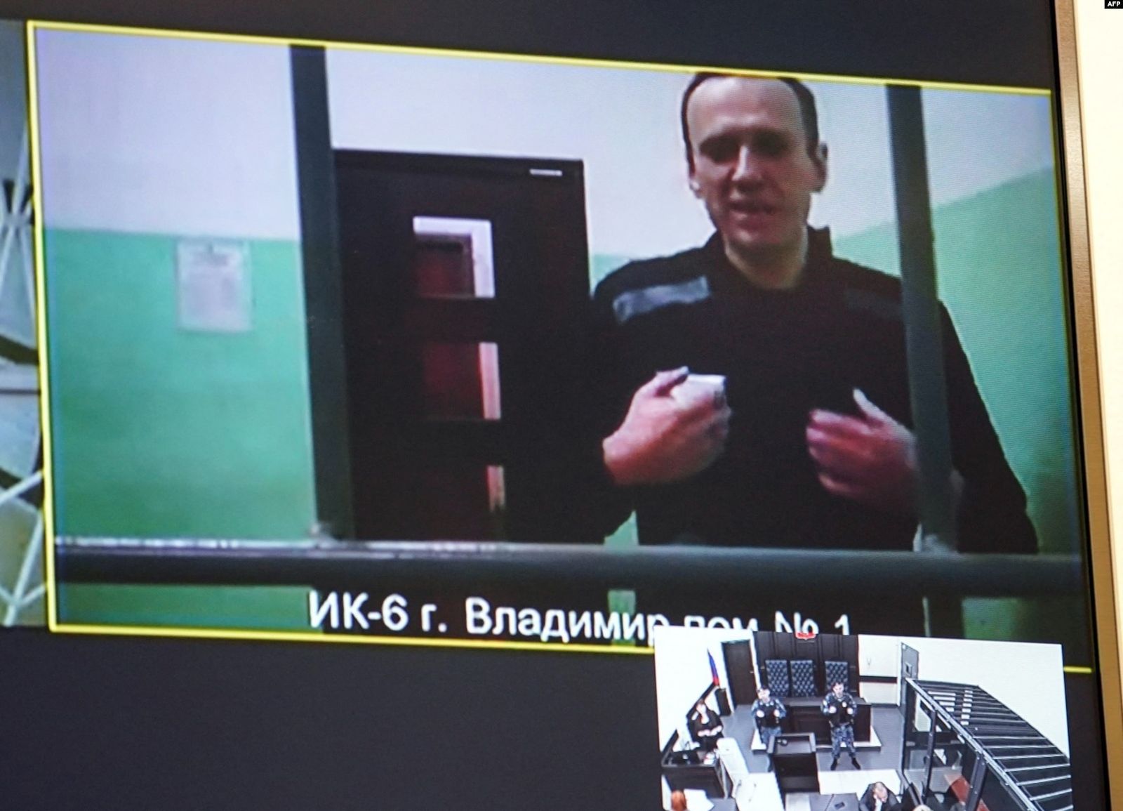 Алексей Навальный на заседании по рассмотрению апелляции на решение суда о заключении его на 19 лет в колонию строгого режима по обвинению в экстремизме. 26 сентября / Tatyana Makeyeva / AFP / Radio Liberty