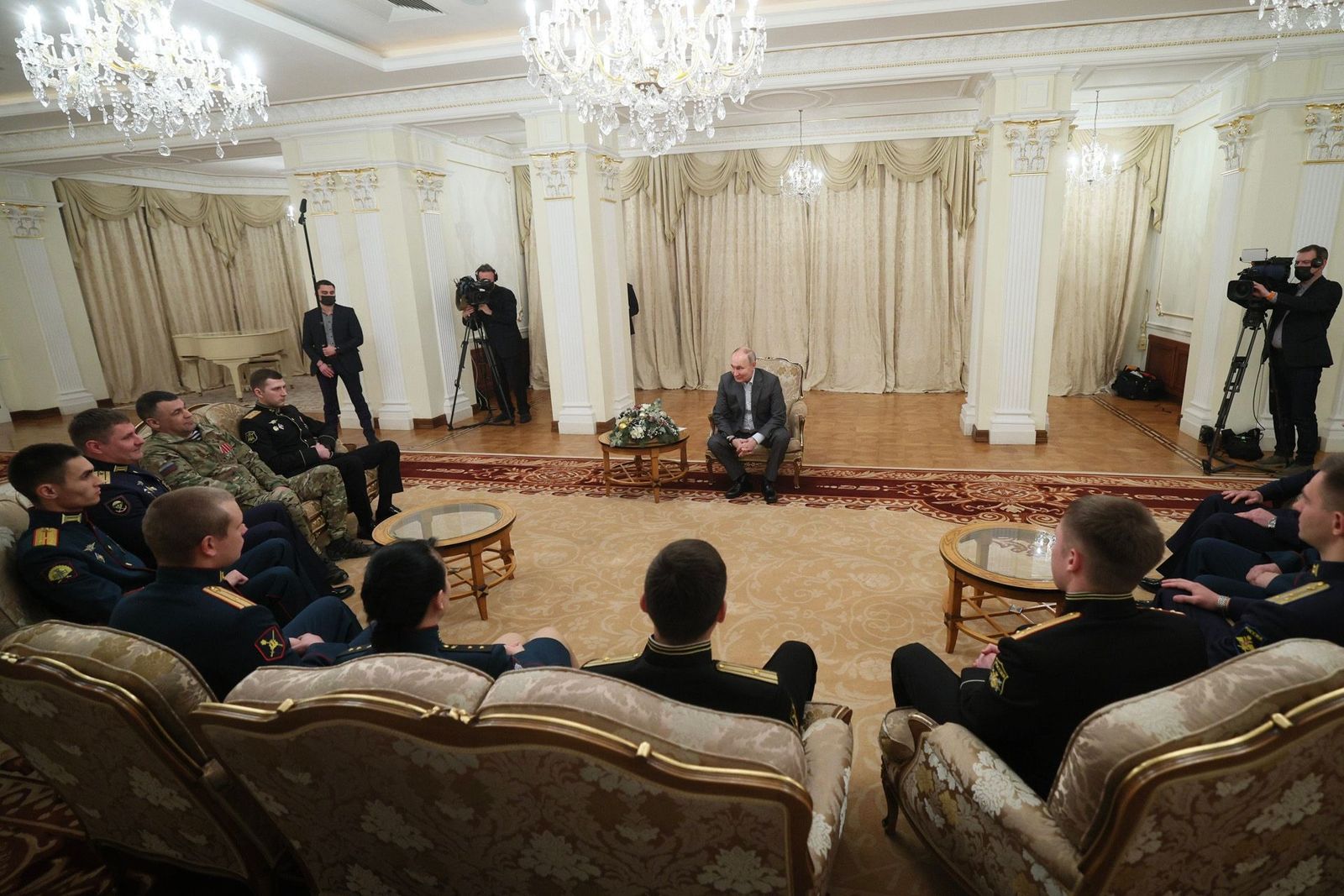Путин встречается с военными в резиденции Ново-Огарево. 1 января / Гавриил Григоров / Sputnik / Meduza