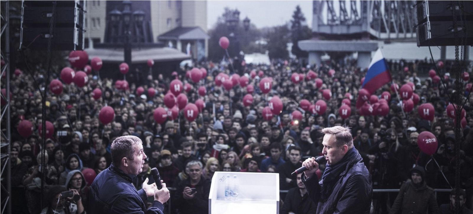 Алексей дебатирует с активистом партии «Единая Россия» на митинге в Новосибирске во время президентской кампании, 22 сентября 2017 год / Евгений Фельдман