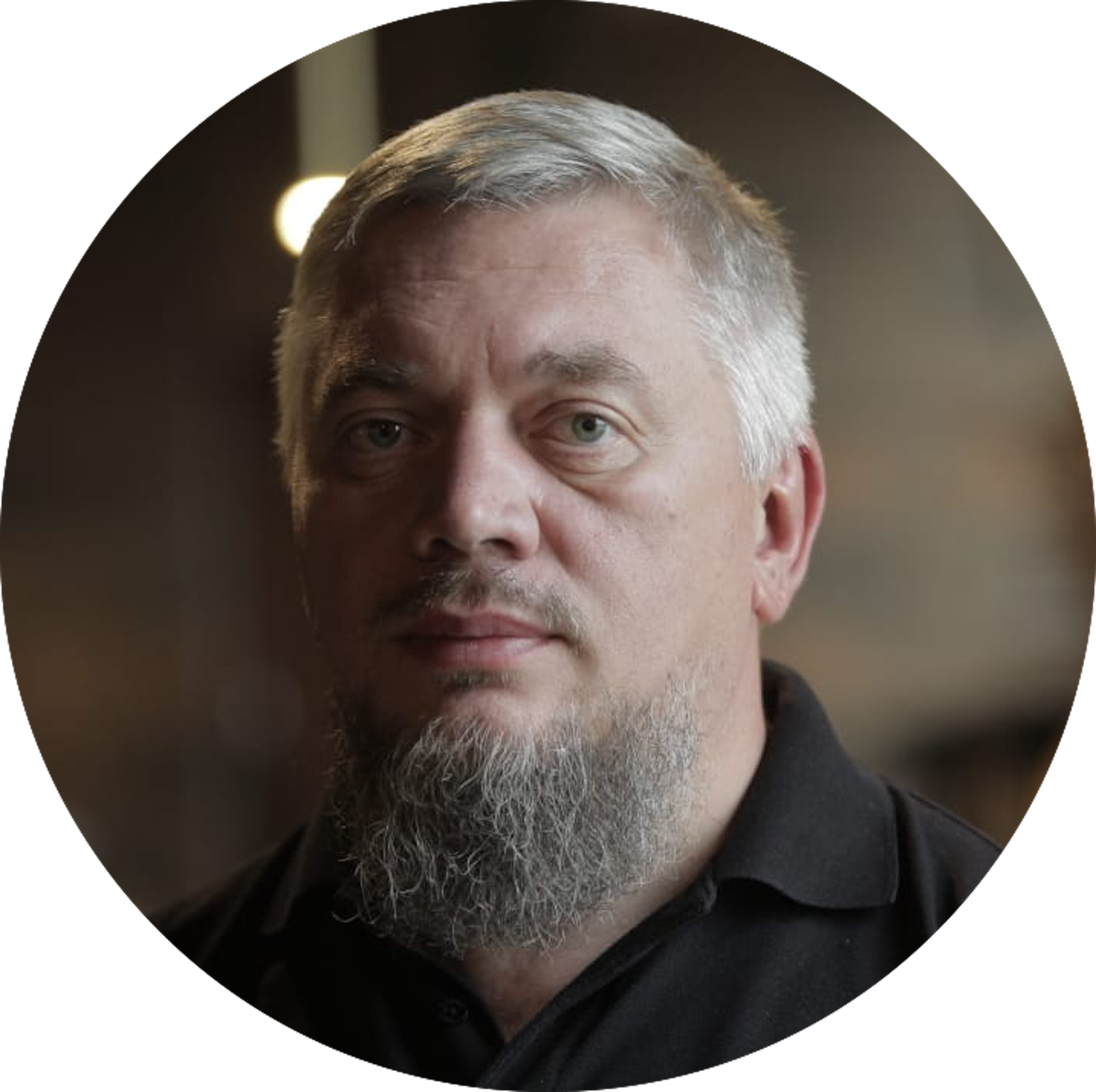 Герман Садулаев — писатель, агитатор, евразиец, активно продвигает идею «иного пути России». Автор сборника «Я — чеченец!» (2006), романов «Шалинский рейд» (2010) и «Земля-воздух-небо» (2021) Герман Садулаев — писатель, агитатор, евразиец, активно продвигает идею «иного пути России». Автор сборника «Я — чеченец!» (2006), романов «Шалинский рейд» (2010) и «Земля-воздух-небо» (2021)