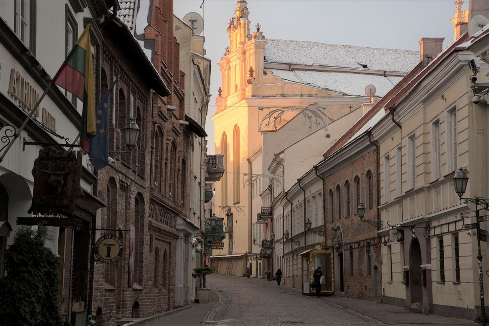 Одна из средневековых улочек Вильнюса — Замковая / Фото: lithuania.travel