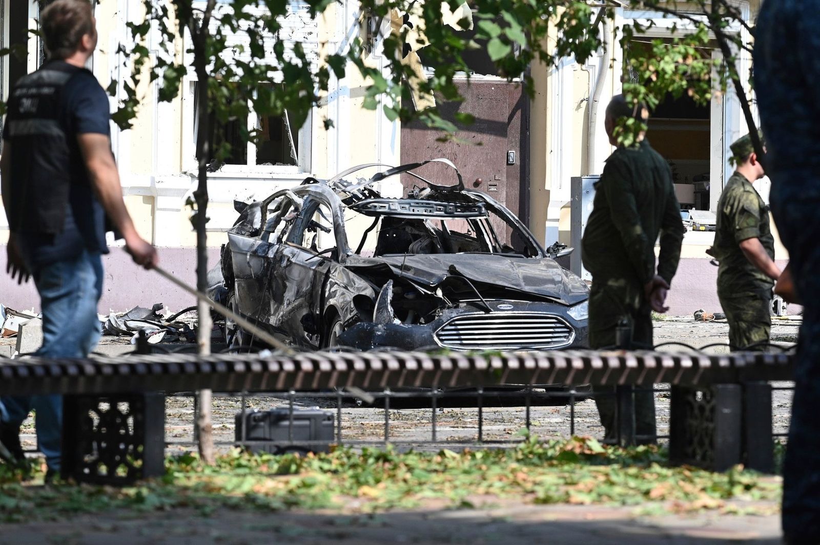 В Ростове-на-Дону в ночь на 7 сентября упали два украинских беспилотника, сбитые дежурными средствами ПВО. Один из дронов упал в западной части города, а второй — в центре. В нескольких зданиях повреждены фасады и выбиты окна. 7 сентября / AP / Scanp