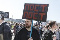 «Вся власть конфетам!» Лозунги и лица Монстрации-2019 в Москве,  — миниатюра