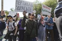 «Вся власть конфетам!» Лозунги и лица Монстрации-2019 в Москве,  — миниатюра