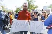 «Вся власть конфетам!» Лозунги и лица Монстрации-2019 в Москве,  — миниатюра