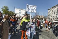 «Вся власть конфетам!» Лозунги и лица Монстрации-2019 в Москве,  — миниатюра