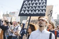 «Вся власть конфетам!» Лозунги и лица Монстрации-2019 в Москве,  — миниатюра