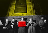 Мирные протесты-1989: люди (на)против стены, Россия. 30 октября 1989 года, живая цепочка вокруг здания КГБ на Лубянке, Москва — миниатюра